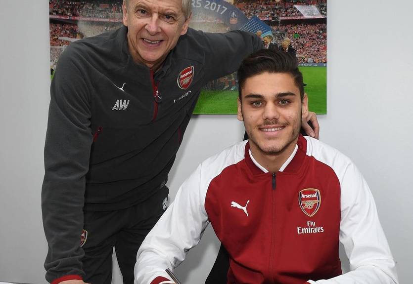 Арсенал подписал контракт с греческим защитником Арсенал подписал контракт с греческим защитником