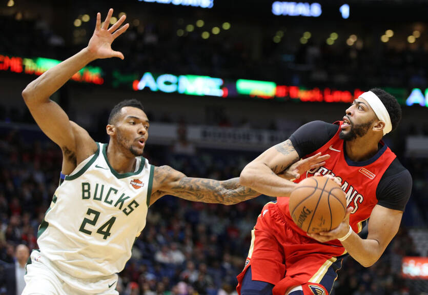 Милуоки разорвал контракт с Боломбоем