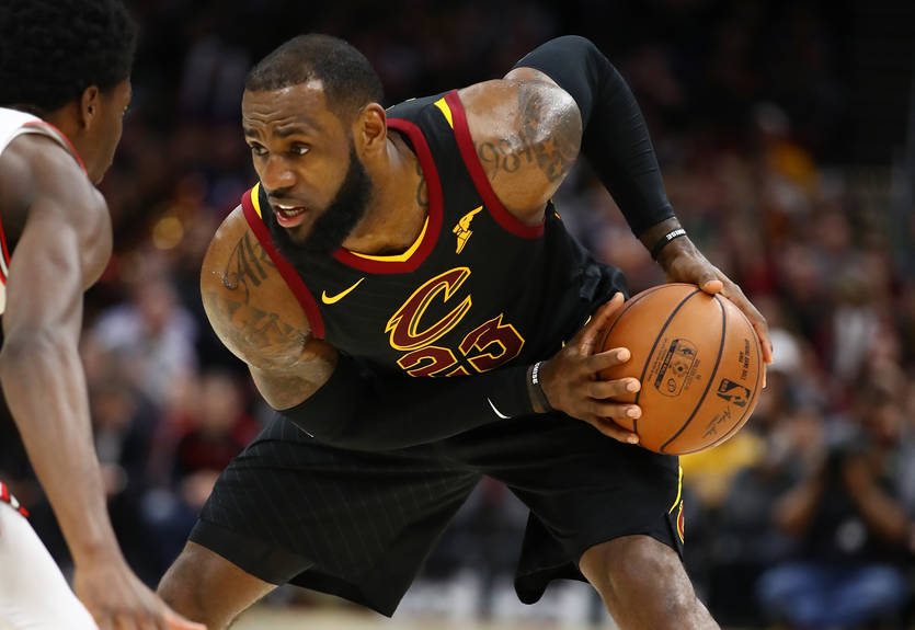 ЛеБрон замедляет движение мяча ради ассистов – СМИ