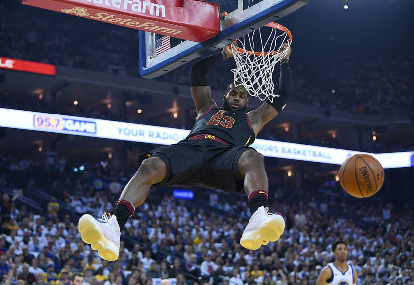 ЛеБрон не хочет переходить в Лейкерс из-за Болла – источник