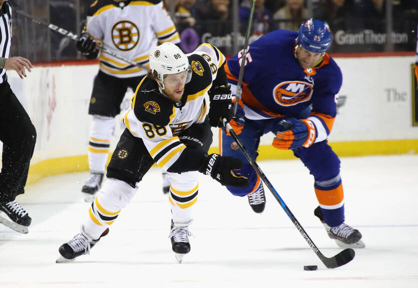 НХЛ: Вегас разгромил Тампу, победы Бостона и Нэшвилла НХЛ: Вегас разгромил Тампу, победы Бостона и Нэшвилла