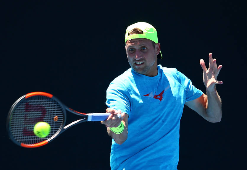 Мать теннисиста сломала ребро, отмечая выход сына в полуфинал Australian Open Мать теннисиста сломала ребро, отмечая выход сына в полуфинал Australian Open