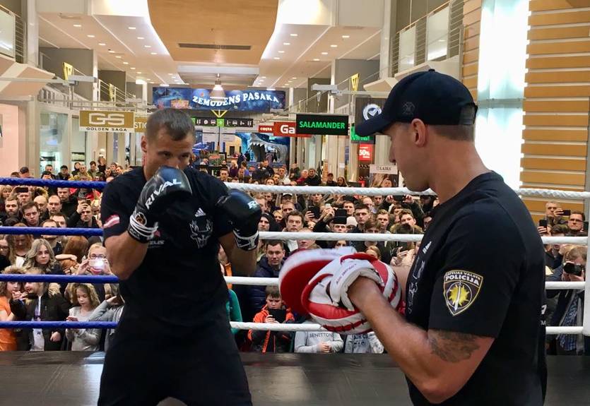 Бриедес вслед за Усиком потренировался на публике