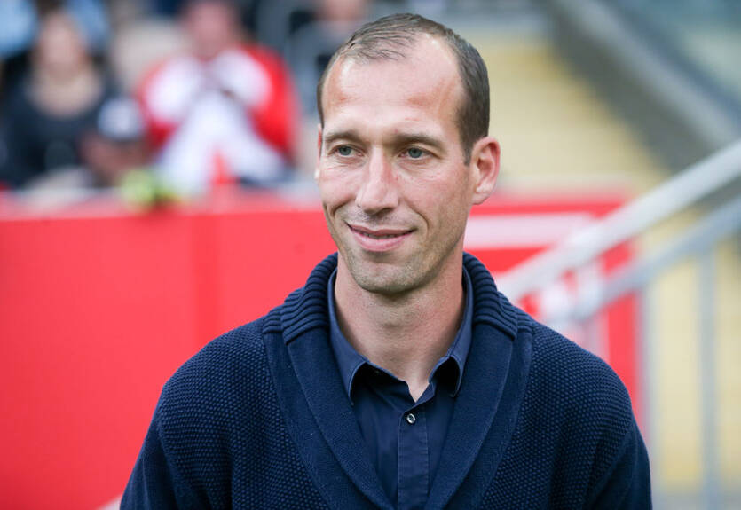 Тренер немецкого клуба перенес сердечный приступ во время матча