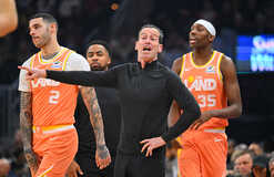 ТОП-10 моментов НБА: роскошный пас Болла после перехвата возглавил рейтинг ТОП-10 моментов НБА: роскошный пас Болла после перехвата возглавил рейтинг