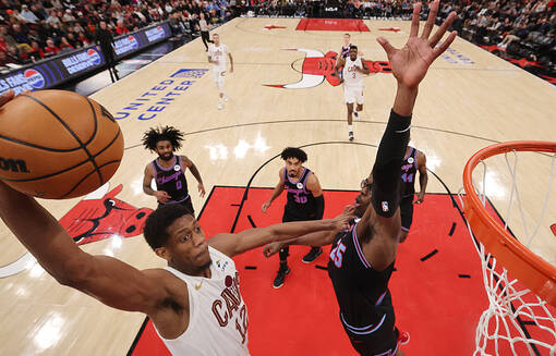 ТОП-10 моментов НБА: мощный данк Хантера - лидер дня