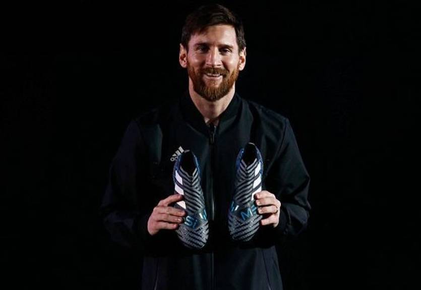 Месси на дроне спустили новые бутсы, в которых он будет забивать еще больше