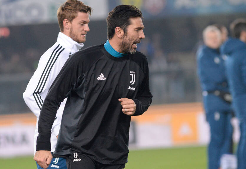 Ювентус выпустил специальные футболки в честь юбилея Буффона