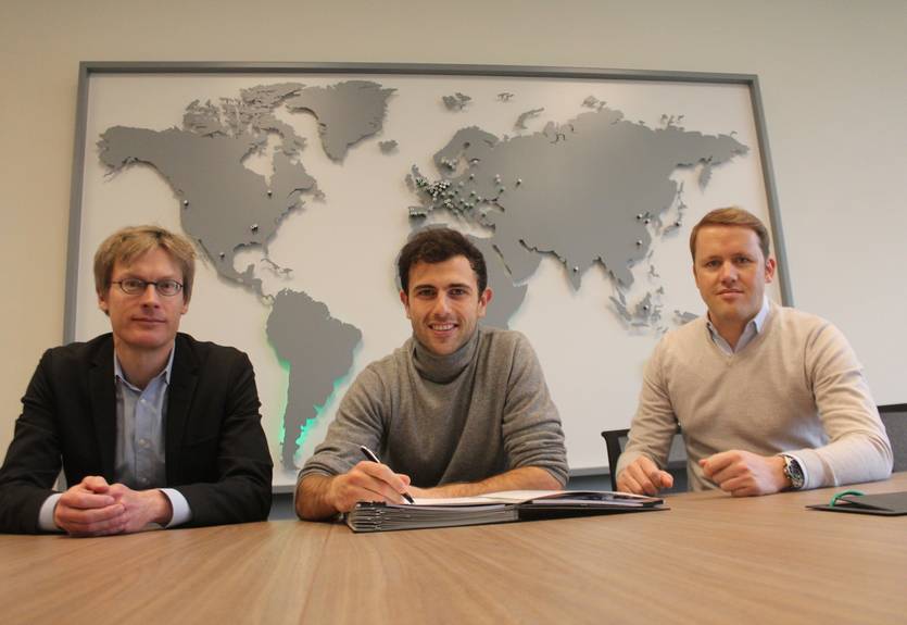 Экс-игрок Динамо перешел в Вольфсбург Экс-игрок Динамо перешел в Вольфсбург