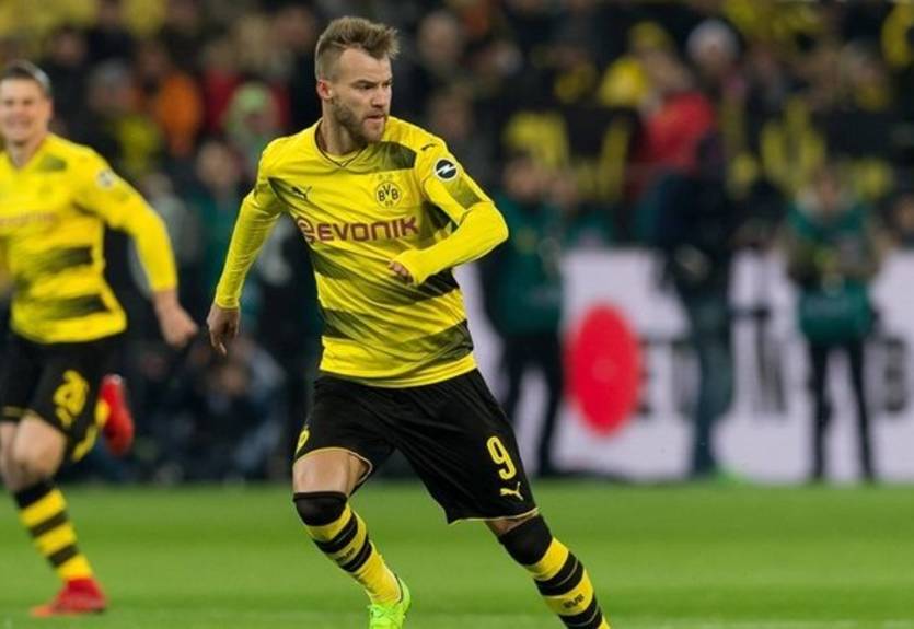 Ярмоленко даже фиксатор на ноге не мешает поддерживать форму Ярмоленко даже фиксатор на ноге не мешает поддерживать форму