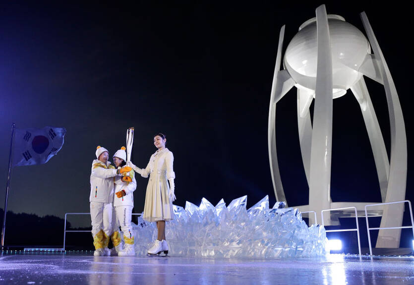 Олимпийский огонь в Пхенчхане зажгла фигуристка Ю-На Ким