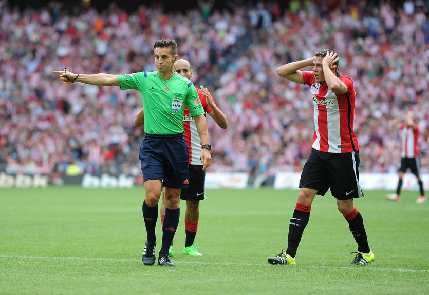 Стал известен рефери матча АЕК – Динамо Киев