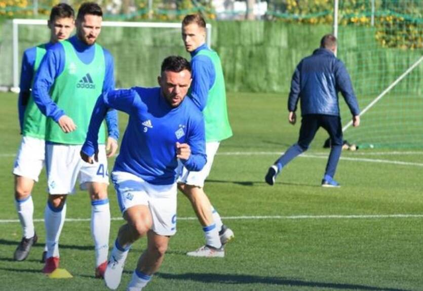 Сайт УЕФА приписал вице-капитану Динамо выступления в чемпионате России Сайт УЕФА приписал вице-капитану Динамо выступления в чемпионате России