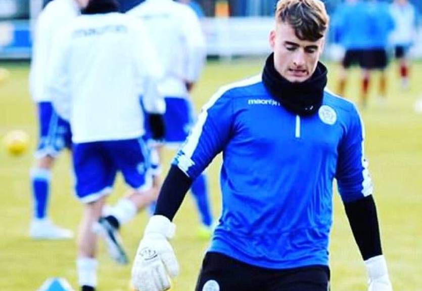 Корова травмировала шотландского вратаря перед его дебютом