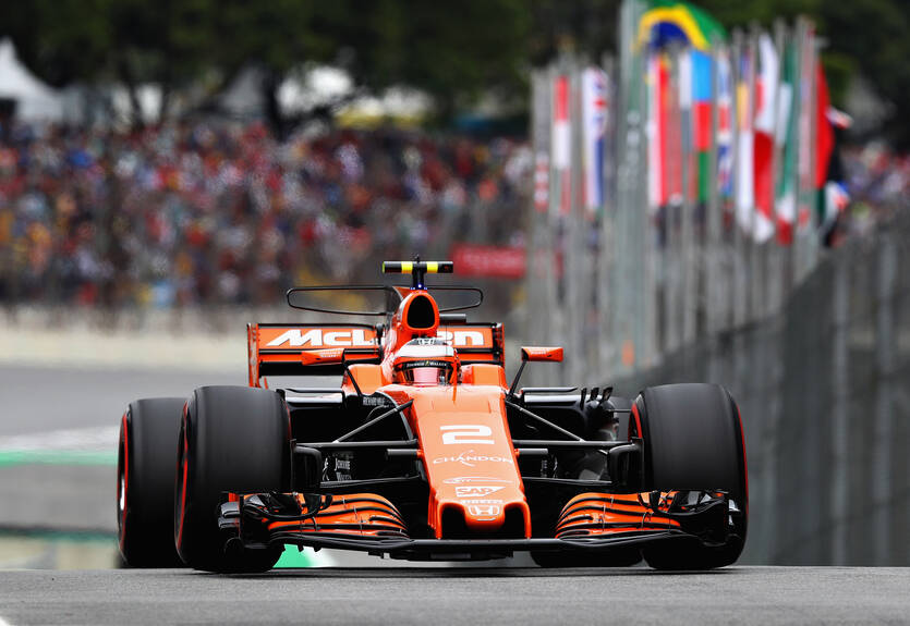 Макларен представил новый оранжево-синий болид MCL33