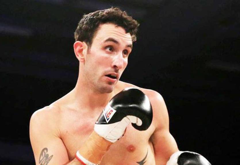 Британский боксер умер после победы в поединке Британский боксер умер после победы в поединке