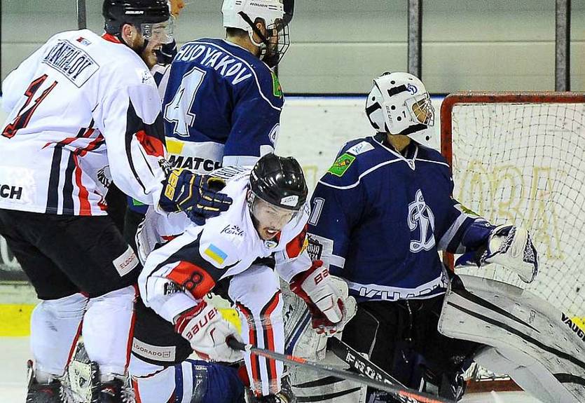 УХЛ: первый матч плей-офф завершился вничью