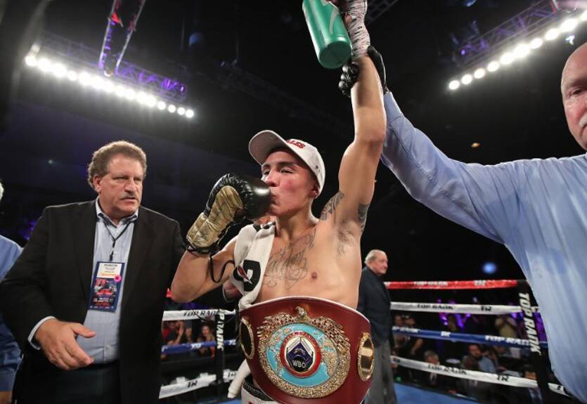 Вальдес защитил титул в бою с Куиггом