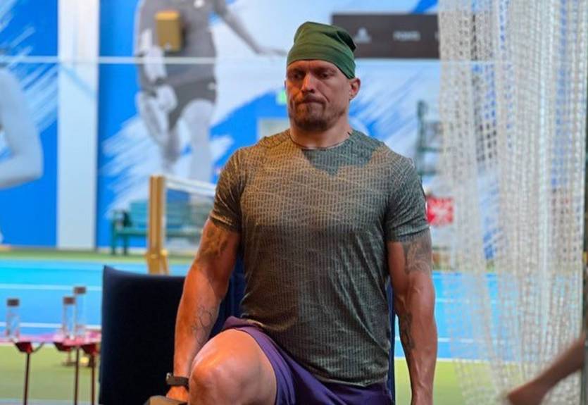 "Плавай как акула, жаль как пчела": Усик показал подготовку к реваншу с Джошуа "Плавай как акула, жаль как пчела": Усик показал подготовку к реваншу с Джошуа