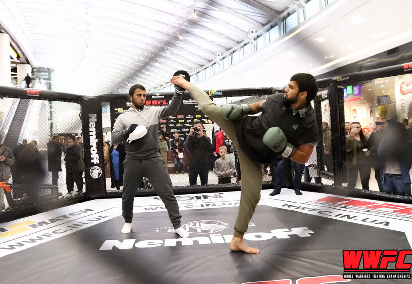 В Киеве состоялась открытая тренировка чемпионов лиги WWFC В Киеве состоялась открытая тренировка чемпионов лиги WWFC