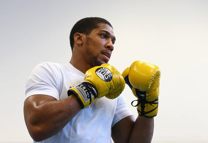 Джошуа может получить космические деньги, если подпишет контракт с UFC