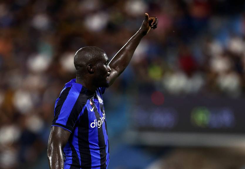 Лукаку прошел "обряд новичка" в Интера, спев песню перед командой