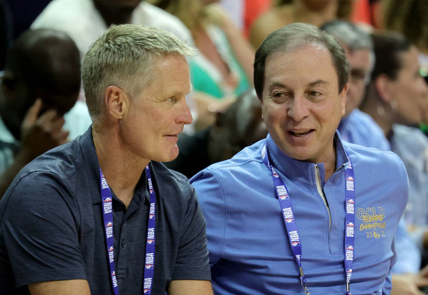 НБА оштрафувала власника Голден Стейт на півмільйона доларів НБА оштрафувала власника Голден Стейт на півмільйона доларів