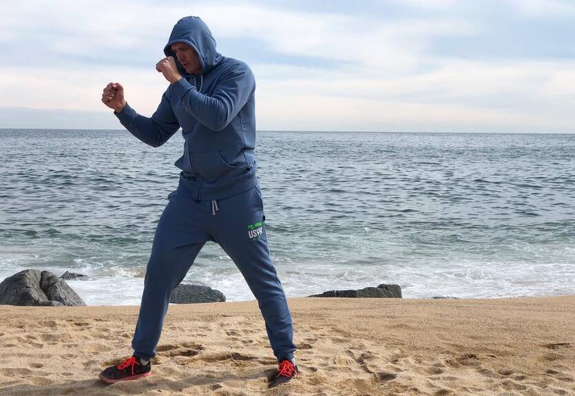 Усик встретился с фанатами в Барселоне