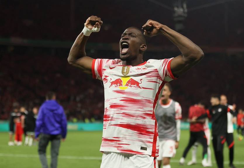 ПСЖ согласовал контракт с защитником РБ Лейпцига