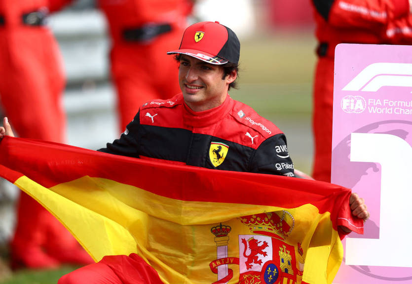 Звездный пилот Формулы-1 эмоционально отказался подписывать футболку Барселоны из-за любви к Реалу