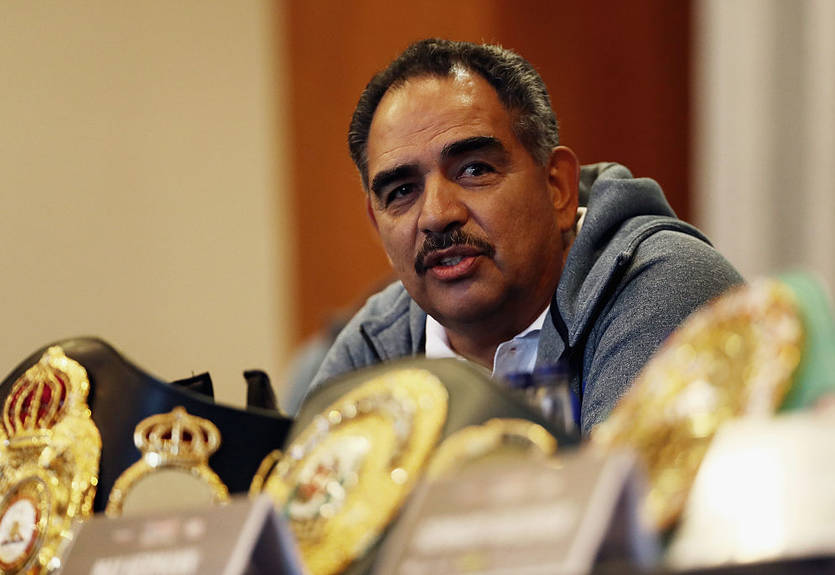 Бой Головкина с Альваресом нужно было давно отменить – тренер