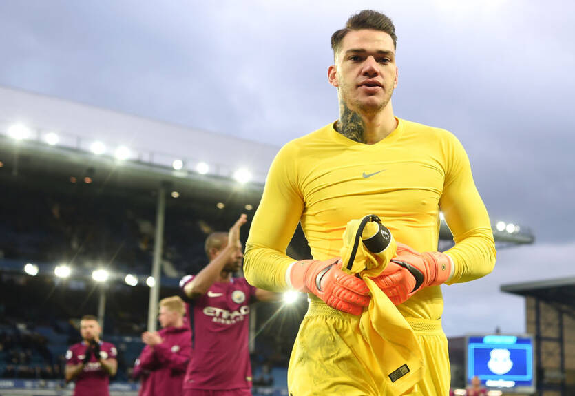 Вратарь Ман Сити покрасовался своим новым роскошным авто