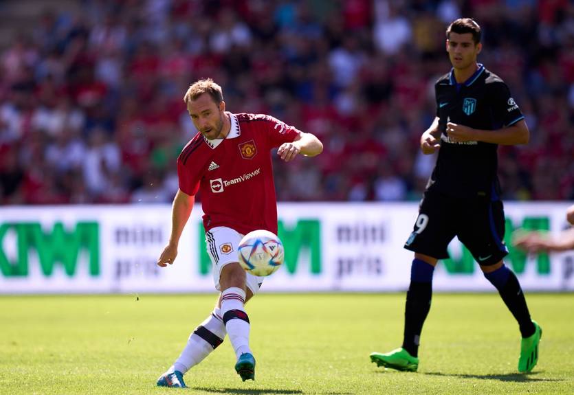 Атлетико в матче с кучей борьбы и удалением минимально победил Манчестер Юнайтед