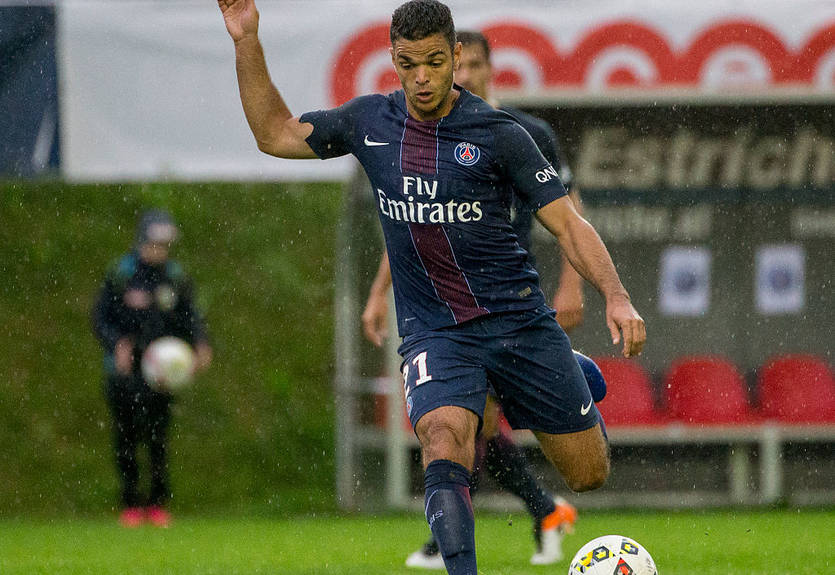 Игрок ПСЖ отметил тортом год с момента последнего выхода на поле