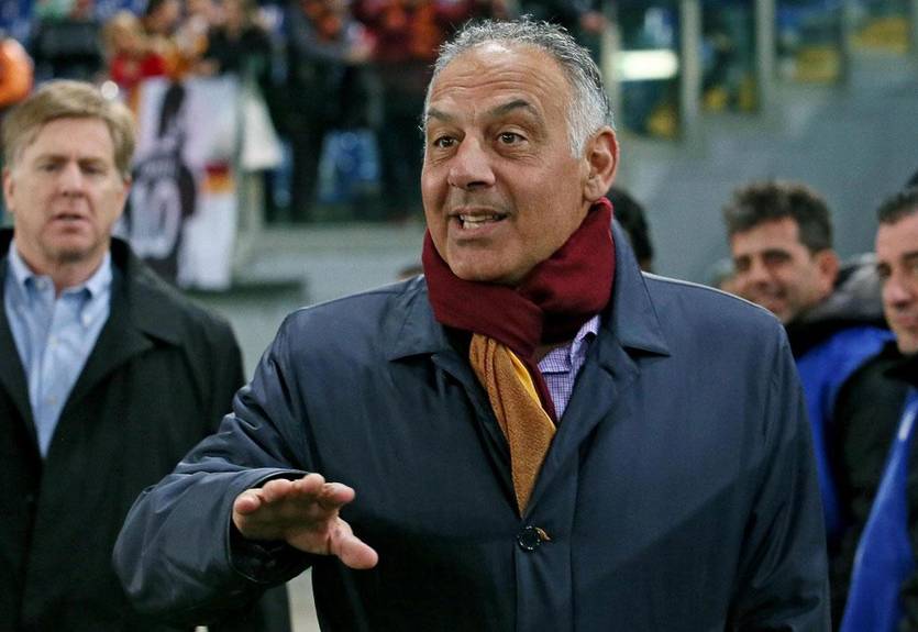 Президент Ромы искупался в фонтане после разгрома Барселоны Президент Ромы искупался в фонтане после разгрома Барселоны