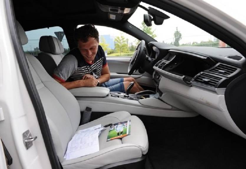 У Пятова перед матчем с Динамо угнали элитное авто