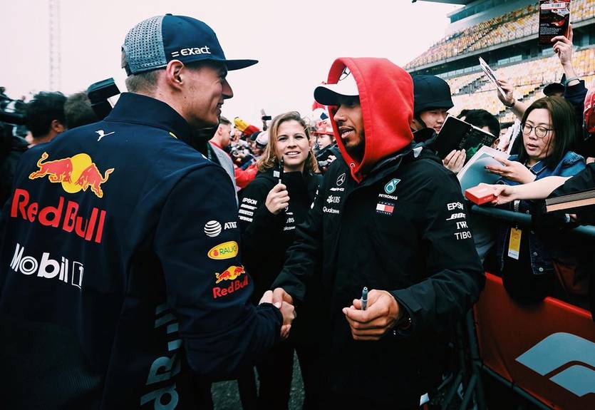 Хэмилтон и Ферстаппен помирились после столкновения в Бахрейне