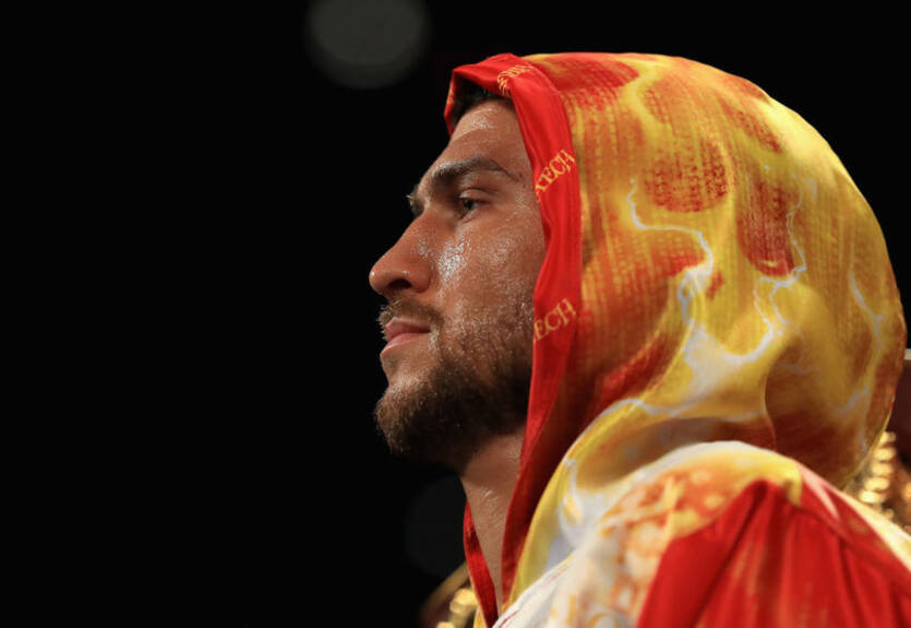 Ломаченко в футболке супергероя показал, как готовится к бою с Линаресом