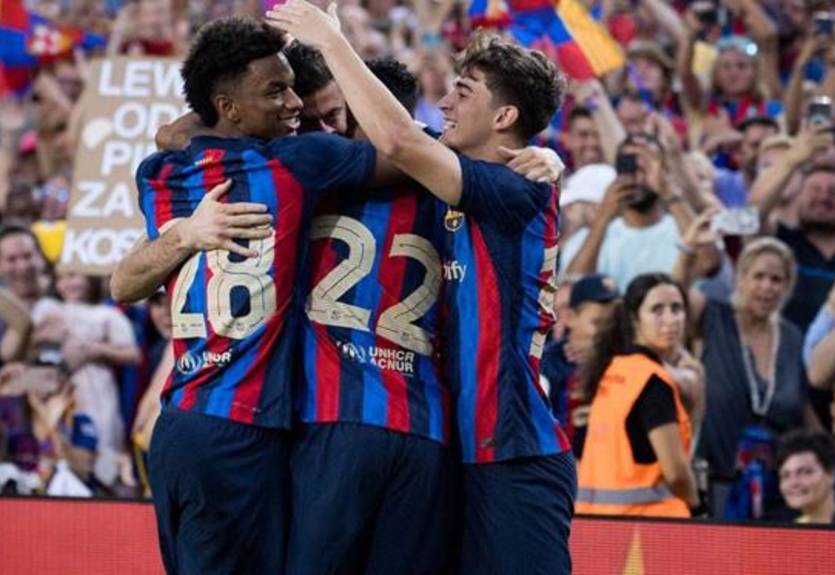 Барселона c помощью гола и двух ассистов Левандовски завоевала Кубок Гампера, разгромив ПУМАС