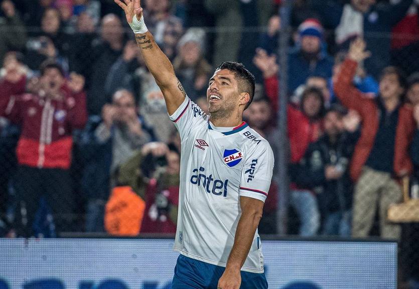 Преданный фанат сделал тату в честь Суареса после его возвращения в Уругвай