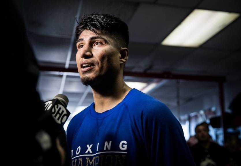 Майки Гарсия отказался от пояса IBF и продолжит выступать в легком весе