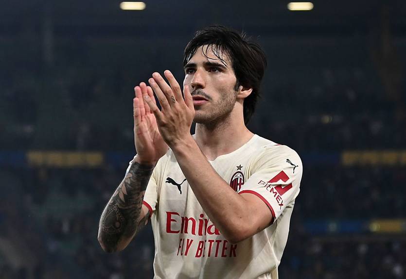 Арсенал планирует подписать хавбека Милана