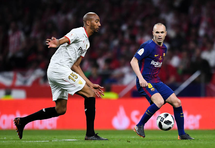 Игрок Севильи обозлил фанатов поступком после разгромного поражения от Барселоны