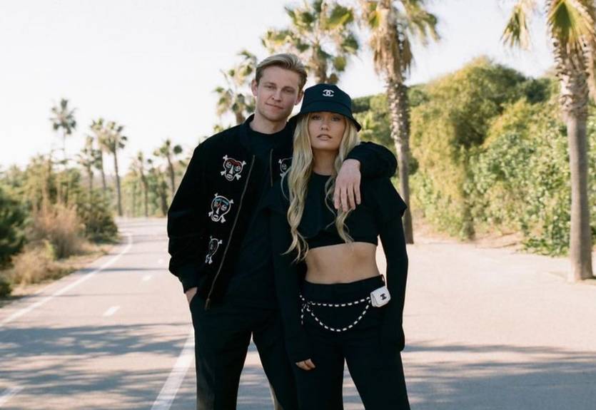 Трансфер подождет: Де Йонг попробовал себя в экстремальном виде спорта, отправившись на отдых с возлюбленной