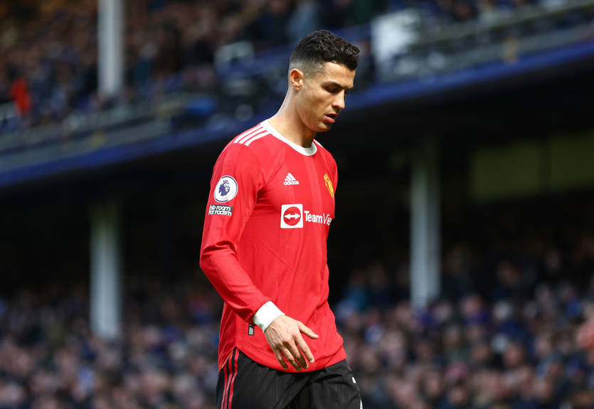 Роналду получил предупреждение от полиции за то, что выбил телефон из руки мальчика