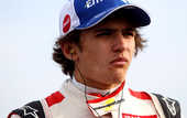 Внук чемпиона Формулы-1 сломал в аварии обе ноги