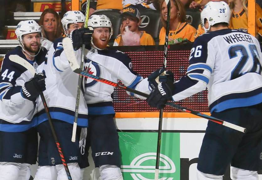 Кубок Стэнли: Вашингтон закинул шесть шайб Питтсбургу, Виннипег разгромил Нэшвилл Кубок Стэнли: Вашингтон закинул шесть шайб Питтсбургу, Виннипег разгромил Нэшвилл