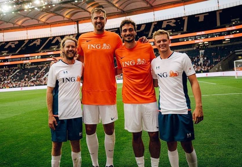 Звезды футбола, баскетбола и автоспорта провели благотворительный матч в честь Михаэля Шумахера