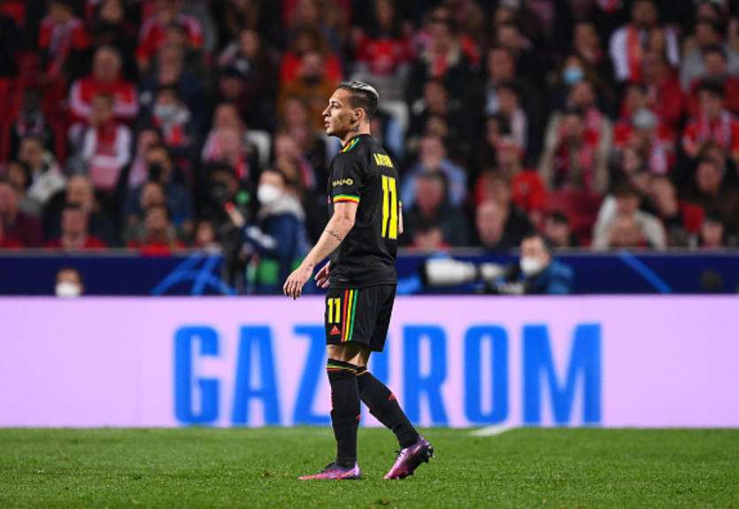 Манчестер Юнайтед все ще веде переговори щодо вінгера Аякса