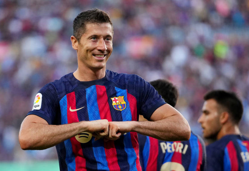 Левандовски оформил дубль, а Барселона разгромила Вальядолид